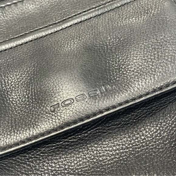 Fossil Black Leather Crossbody Bag purse. Multi pockets. Used - Picture 3 of 10